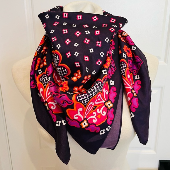 Juicy Couture Silk Purple, Fuchsia Large Square Scarf 35.5” x 35.5” Logo JUICY - Picture 3 of 7